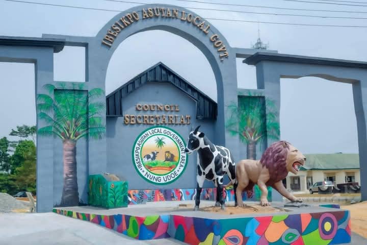Council Secretariat & LGA Monument — photo 2