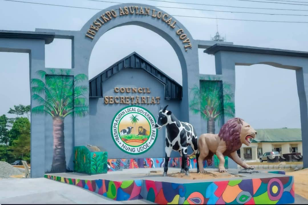 Council Secretariat & LGA Monument